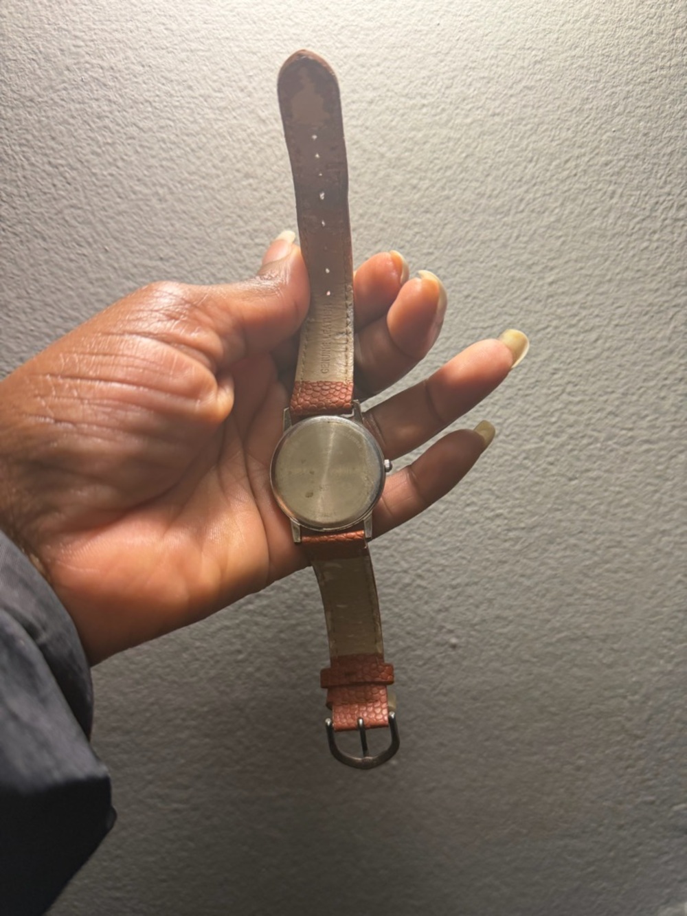Winnie The Pooh ⌚️ Disney  Watch with Orange Strap (Damaged badly) - Picture 8 of 9
